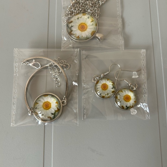 Sunflower Daisy Cabochon Glass Pendant Necklace Bracelet Set - Picture 4 of 4